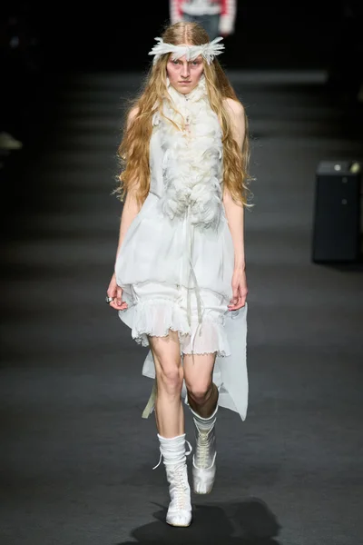 Look 17